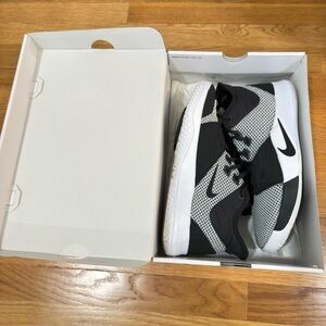 Nike Paul George sneaker